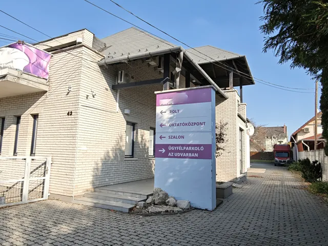 Eladó kereskedelmi és ipari ingatlan Budaörs, Városközpont 301 nm