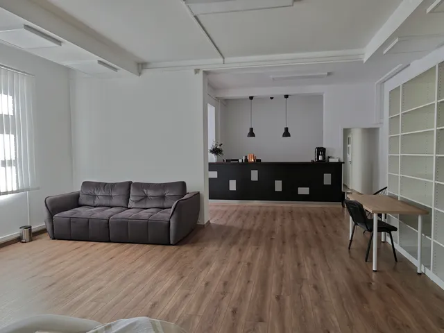 Eladó kereskedelmi és ipari ingatlan Budaörs, Városközpont 301 nm