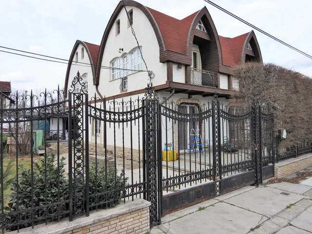 Eladó ház Budapest XIV. kerület, Alsórákos, Komáromi út  300 nm