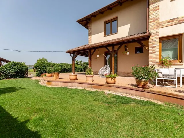 Eladó ház Szeged, Tápé 200 nm