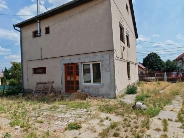 Eladó ház Dány, Pesti út 135 nm