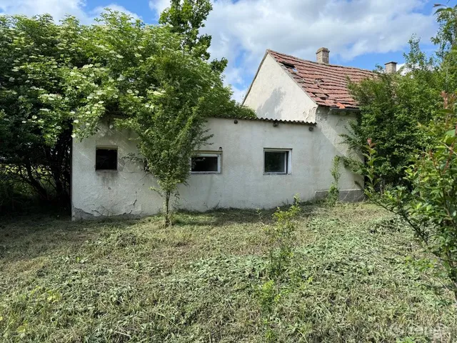Eladó telek Kisberzseny 3000 nm