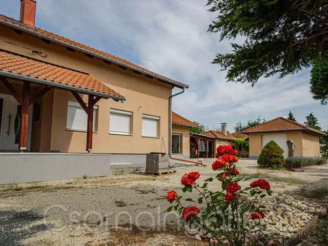Eladó ház Kóny 320 nm