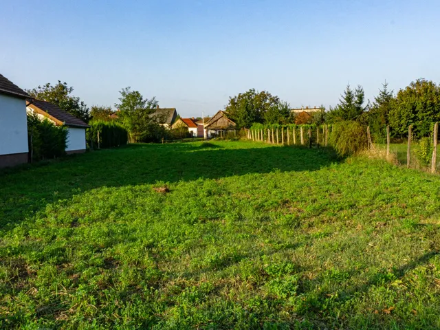 Eladó telek Barbacs 1097 nm