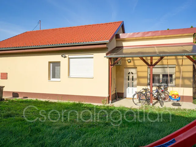 Eladó ház Farád 75 nm