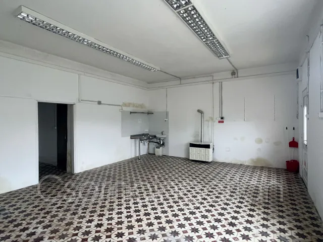 Kiadó kereskedelmi és ipari ingatlan Kóny 42 nm