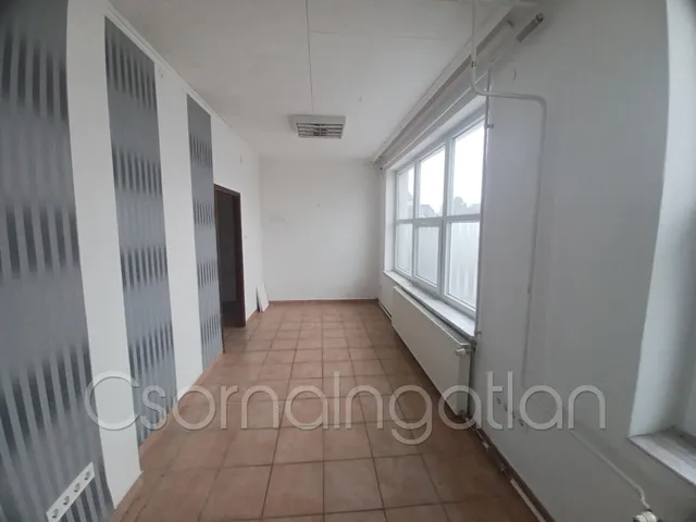 Kiadó kereskedelmi és ipari ingatlan Kóny 33 nm