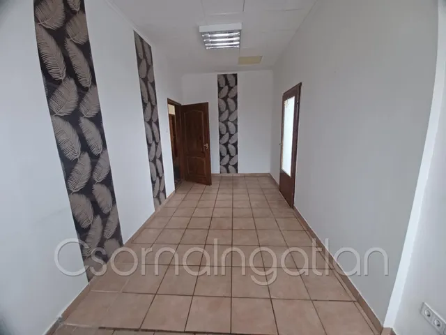 Kiadó kereskedelmi és ipari ingatlan Kóny 33 nm