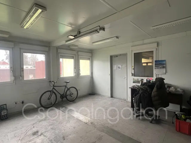 Kiadó kereskedelmi és ipari ingatlan Csorna 90 nm