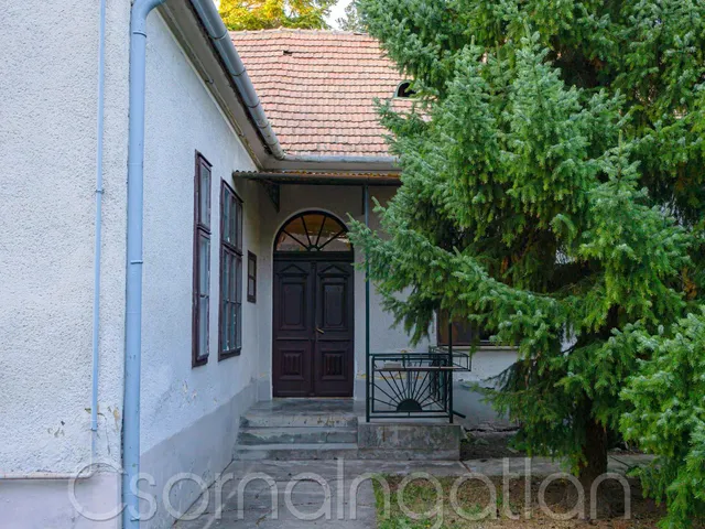 Eladó ház Rábatamási 160 nm