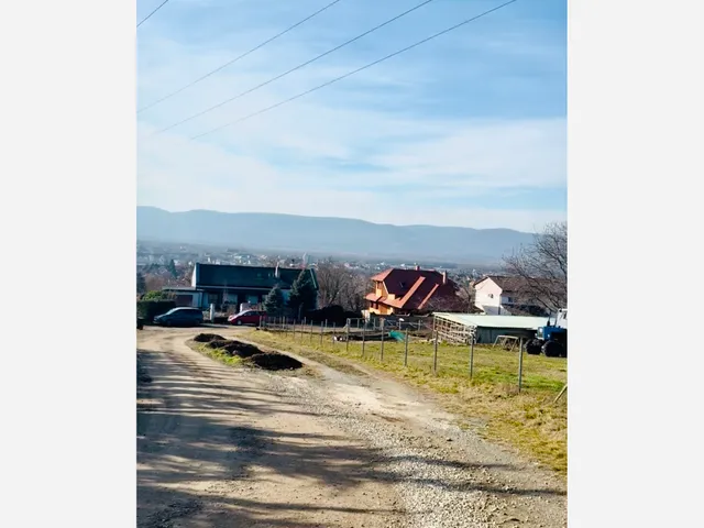 Eladó telek Vác, Václiget, Gyeplő utca 3074 nm