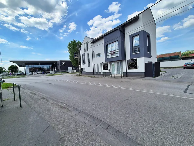 Eladó kereskedelmi és ipari ingatlan Budaörs, Városközpont 150 nm