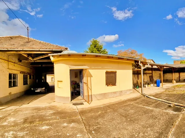Eladó ház Vác 400 nm