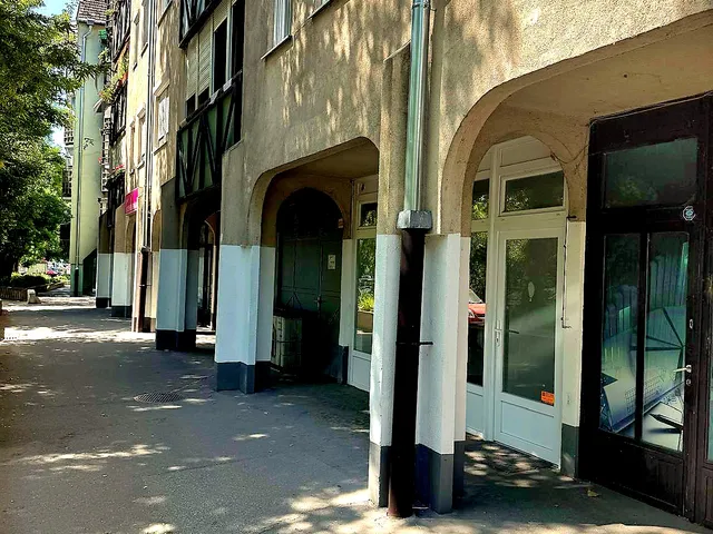 Kiadó kereskedelmi és ipari ingatlan Vác, Földváry Károly tér 2-3 25 nm