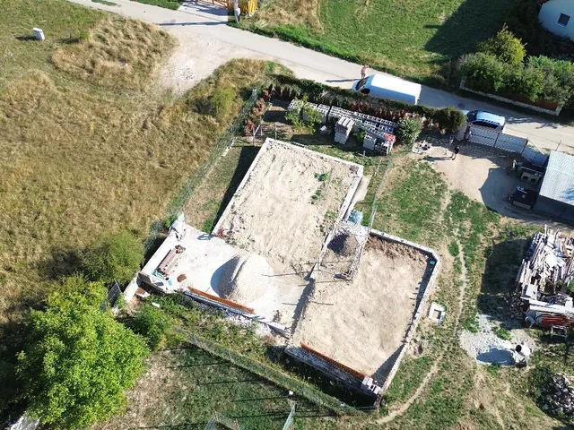Eladó telek Pécsely 2027 nm
