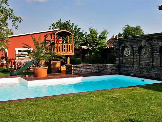Eladó ház Budapest IV. kerület, Újpest 350 nm