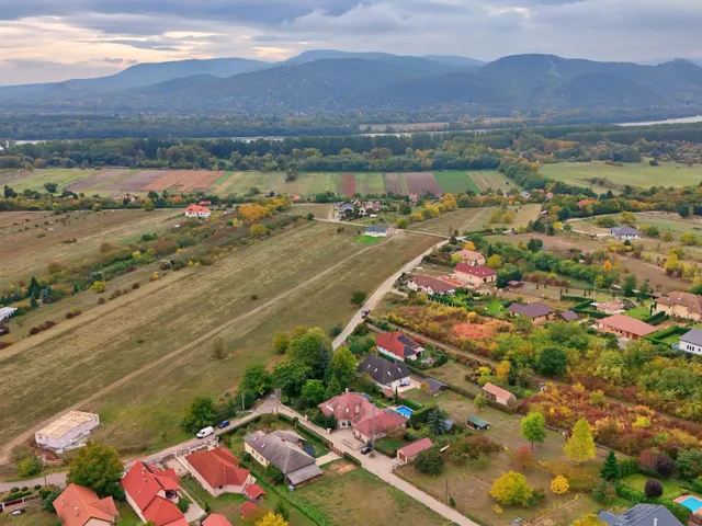 Eladó telek Kismaros 9060 nm