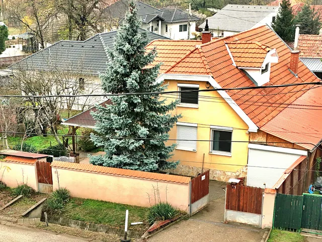 Eladó ház Erdőkertes, Nap utca 10 200 nm