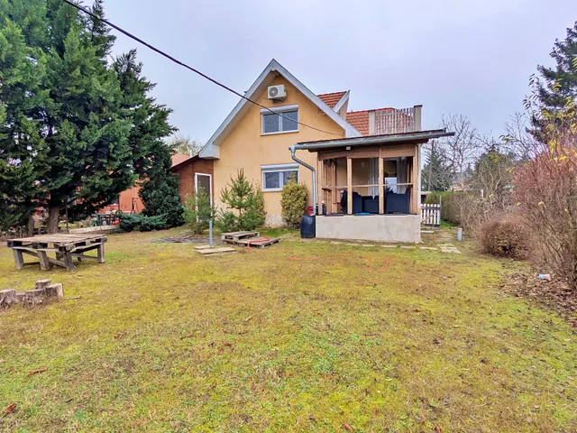 Eladó ház Erdőkertes, Nap utca 10 200 nm