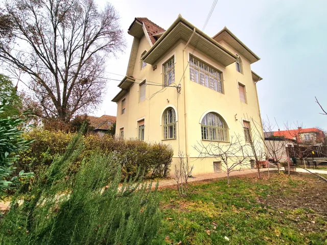 Eladó lakás Budapest XVI. kerület, Baross Gábor utca 1 121 nm