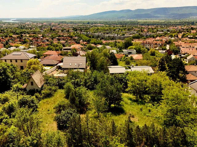 Eladó telek Vác 1600 nm