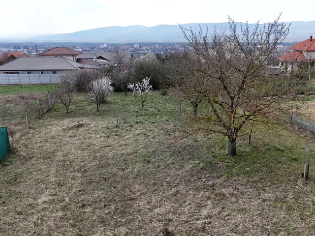 Eladó telek Vác, Törökhegy 2400 nm