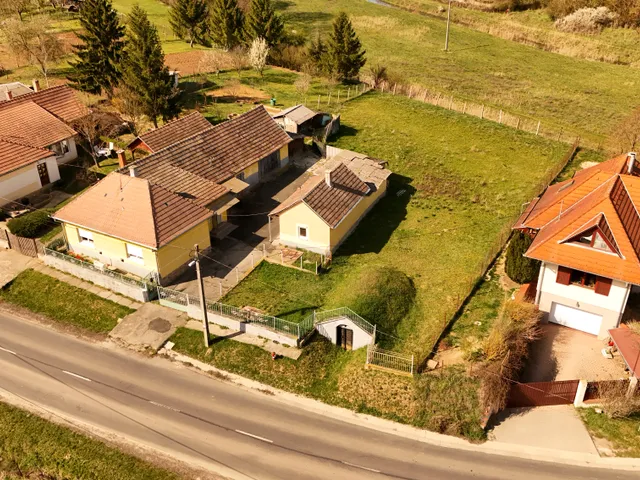 Eladó ház Felsőpetény, Alkotmány utca 32 200 nm