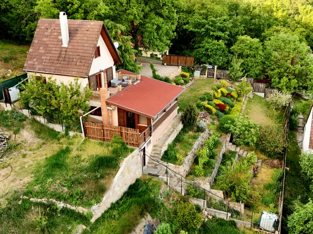 Eladó nyaraló Nagymaros, Kapuhegy düllő 110 nm