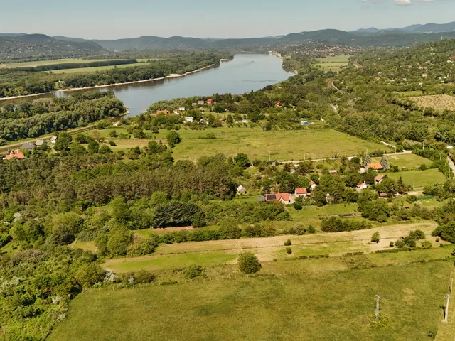 Eladó mezőgazdasági ingatlan Vác 2997 nm
