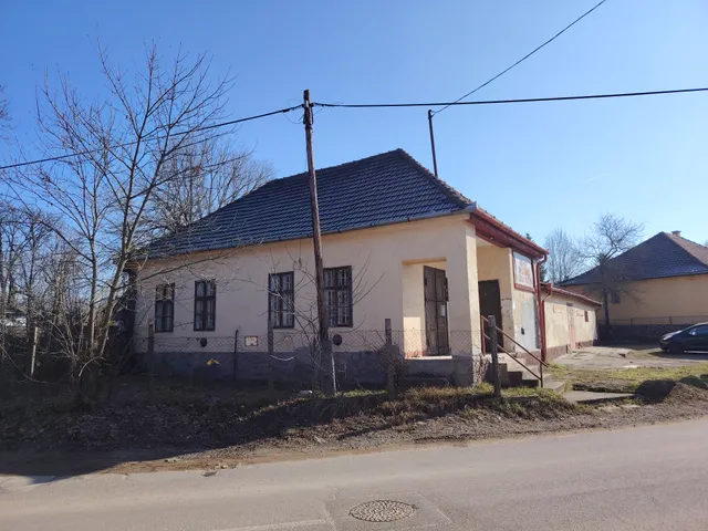 Eladó kereskedelmi és ipari ingatlan Recsk 250 nm