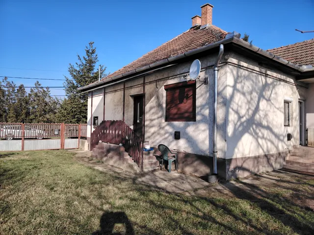 Eladó ház Kápolna 83 nm