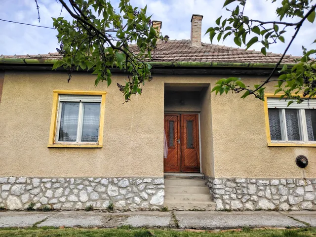 Eladó ház Kerecsend 79 nm