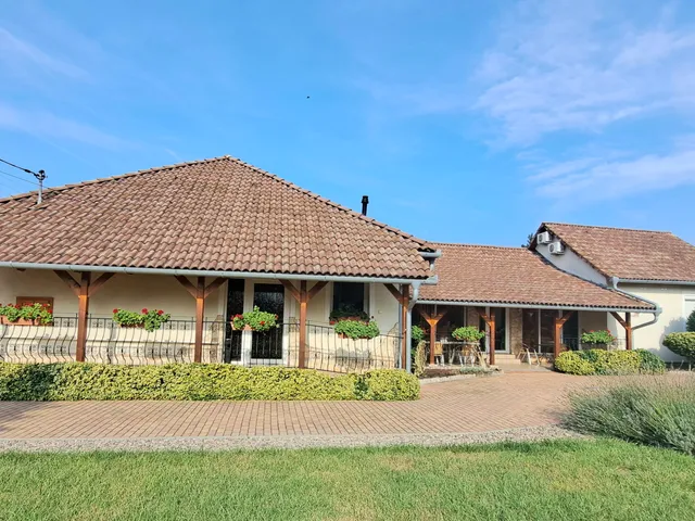 Eladó ház Gyula, Krinolinkert 163 nm