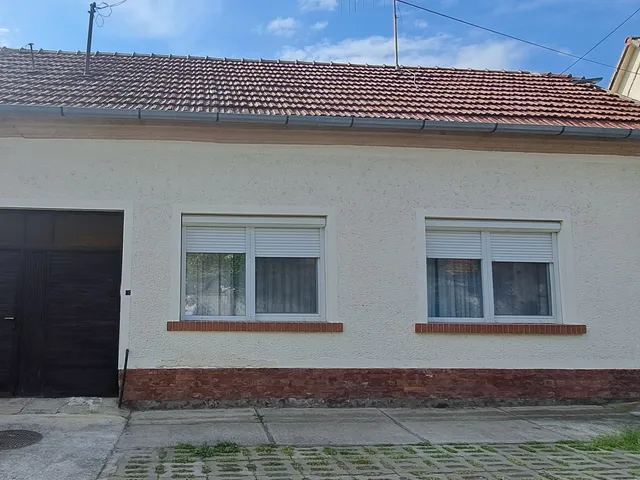 Eladó ház Gyula, Újváros 54 nm