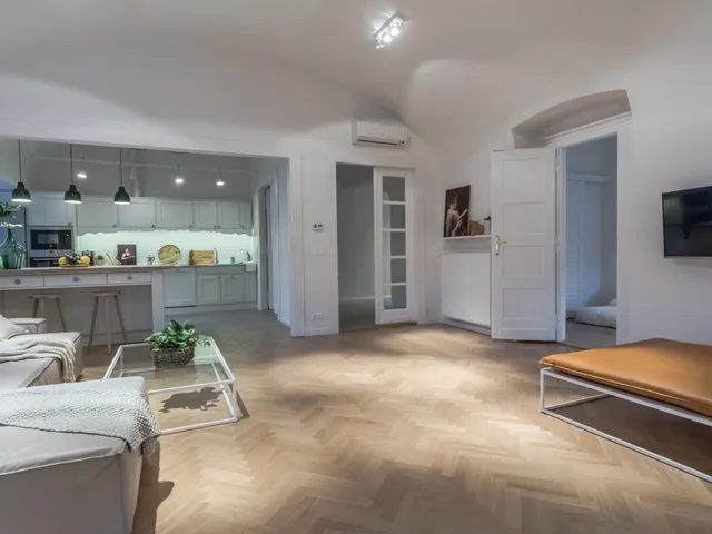 Kiadó lakás Budapest XI. kerület, Mészöly utca 150 nm