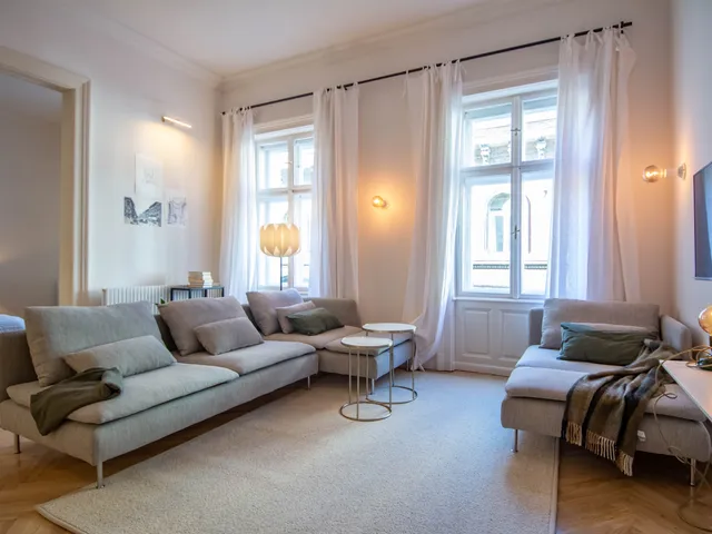 Eladó lakás Budapest VI. kerület, Nagykörúton belüli terület, Lázár u. 84 nm