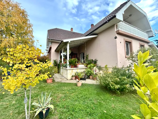 Eladó ház Vonyarcvashegy 274 nm