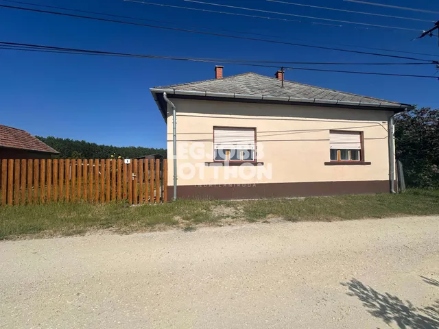 Eladó ház Törtel 70 nm
