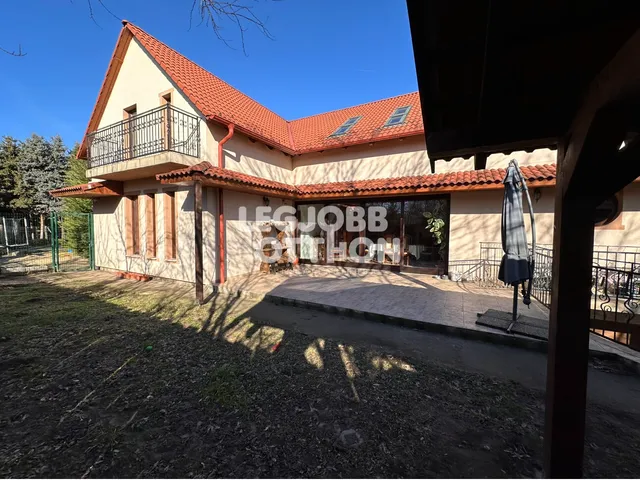Eladó ház Cegléd 350 nm