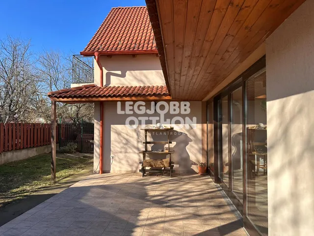 Eladó ház Cegléd 350 nm