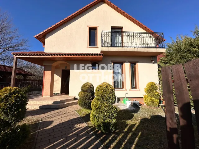 Eladó ház Cegléd 350 nm