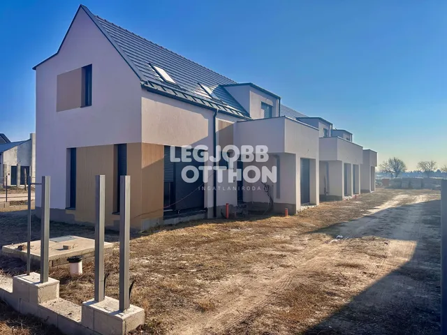 Eladó lakás Cegléd 85 nm