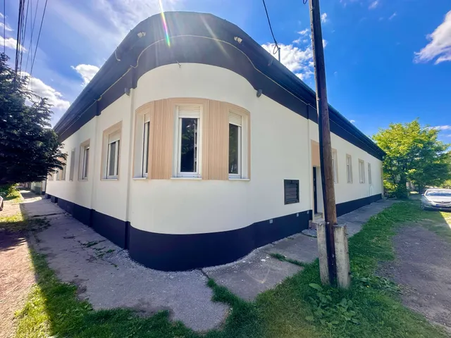 Eladó kereskedelmi és ipari ingatlan Cegléd 573 nm