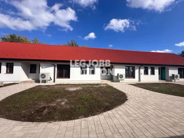 Kiadó ház Cegléd 74 nm