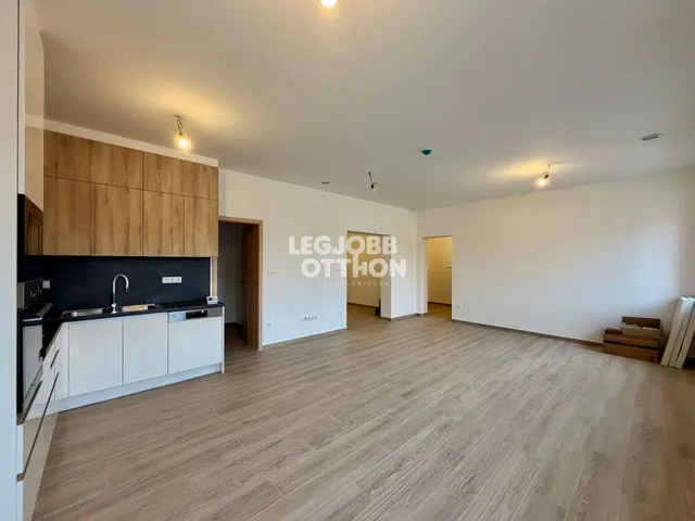 Eladó lakás Cegléd 128 nm