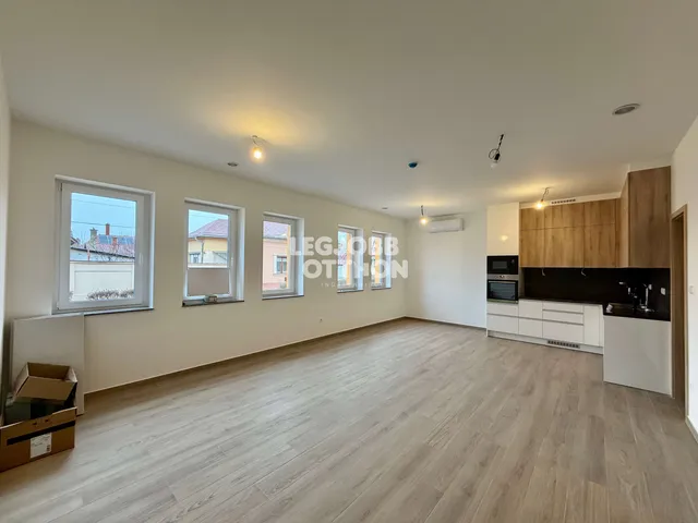 Eladó lakás Cegléd 118 nm