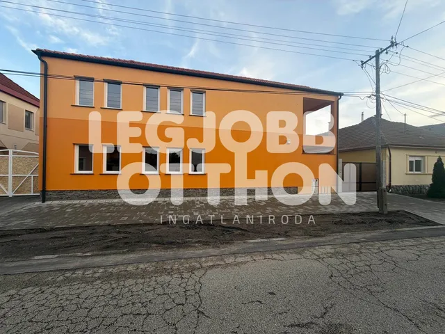 Eladó lakás Cegléd 139 nm