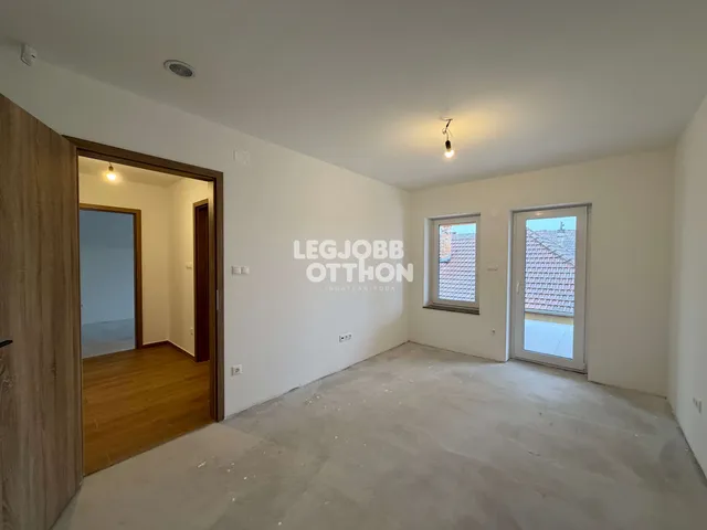 Eladó lakás Cegléd 139 nm