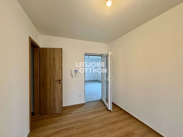 Eladó lakás Cegléd 139 nm