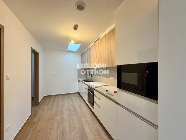 Eladó lakás Cegléd 130 nm